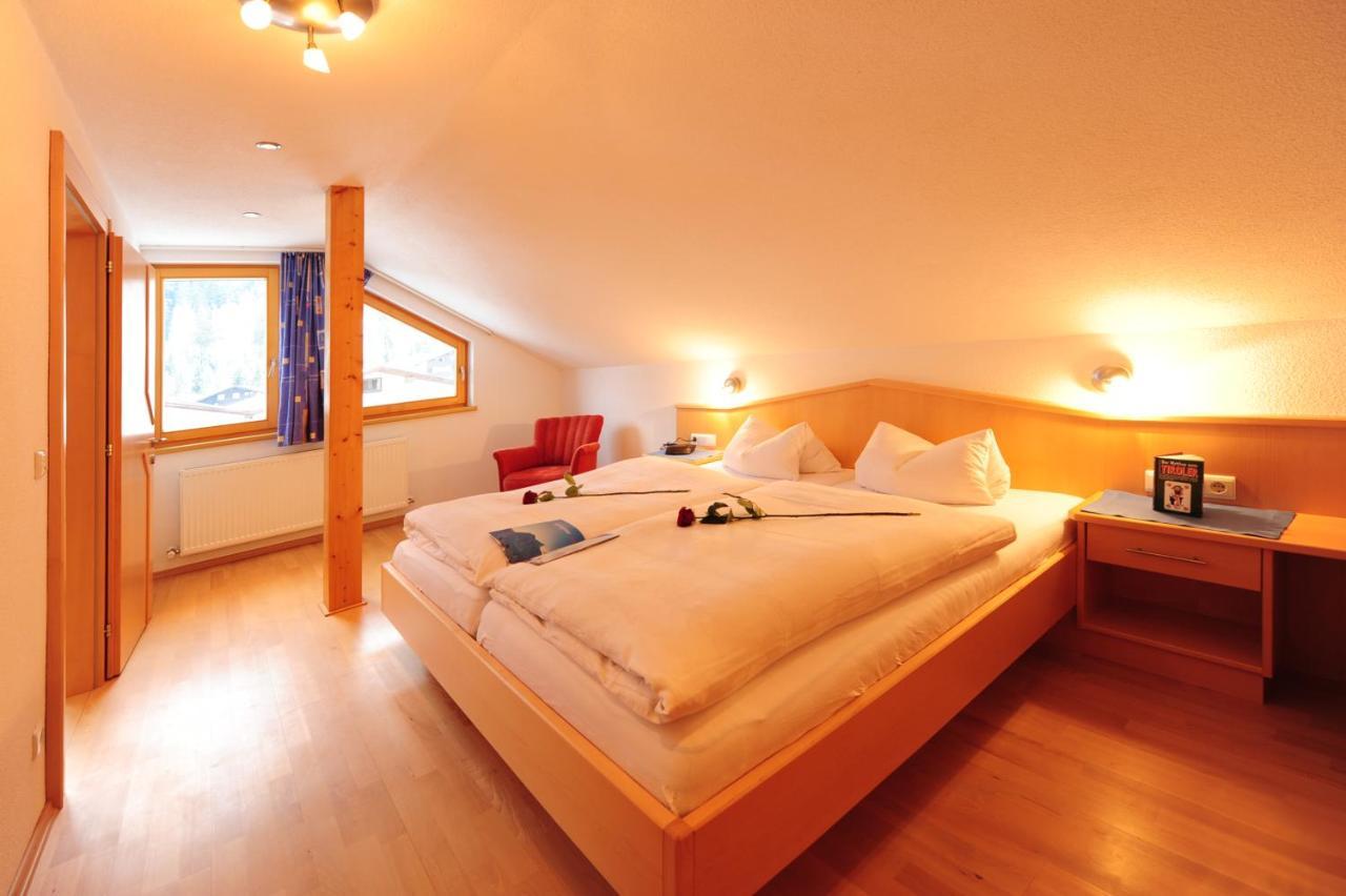 Haus Enzian Panzió Sankt Anton am Arlberg Szoba fotó