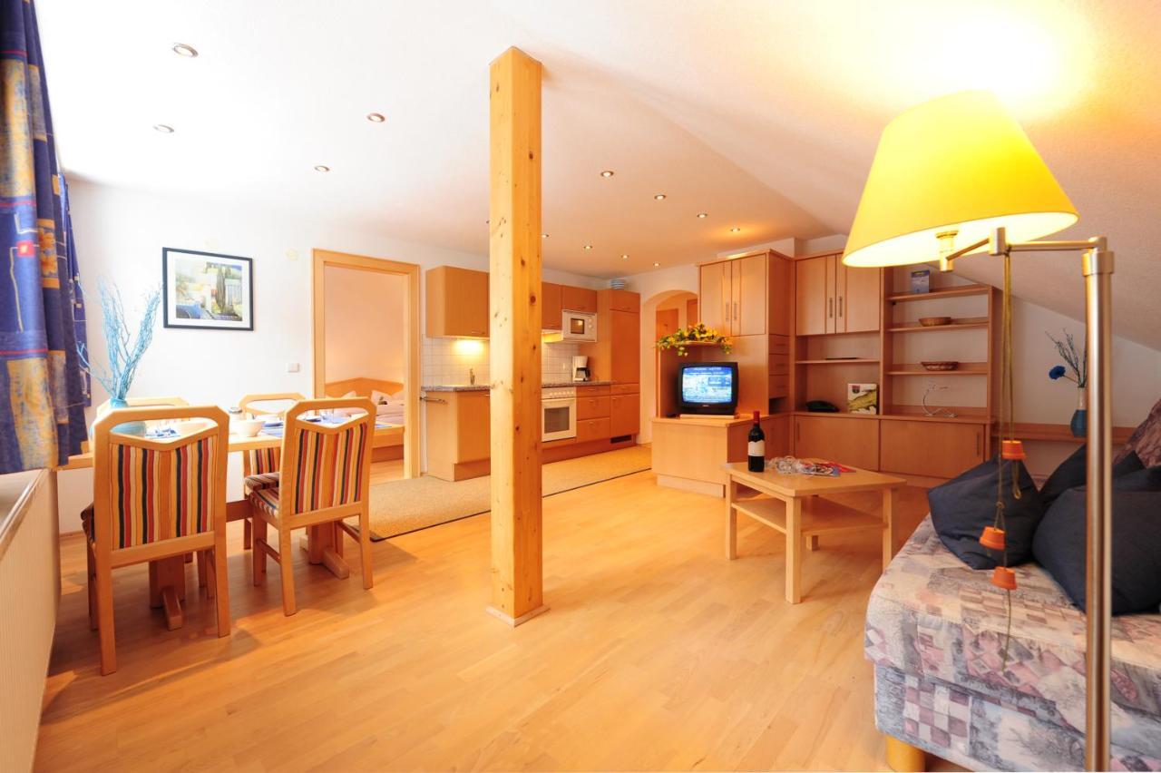 Haus Enzian Panzió Sankt Anton am Arlberg Szoba fotó