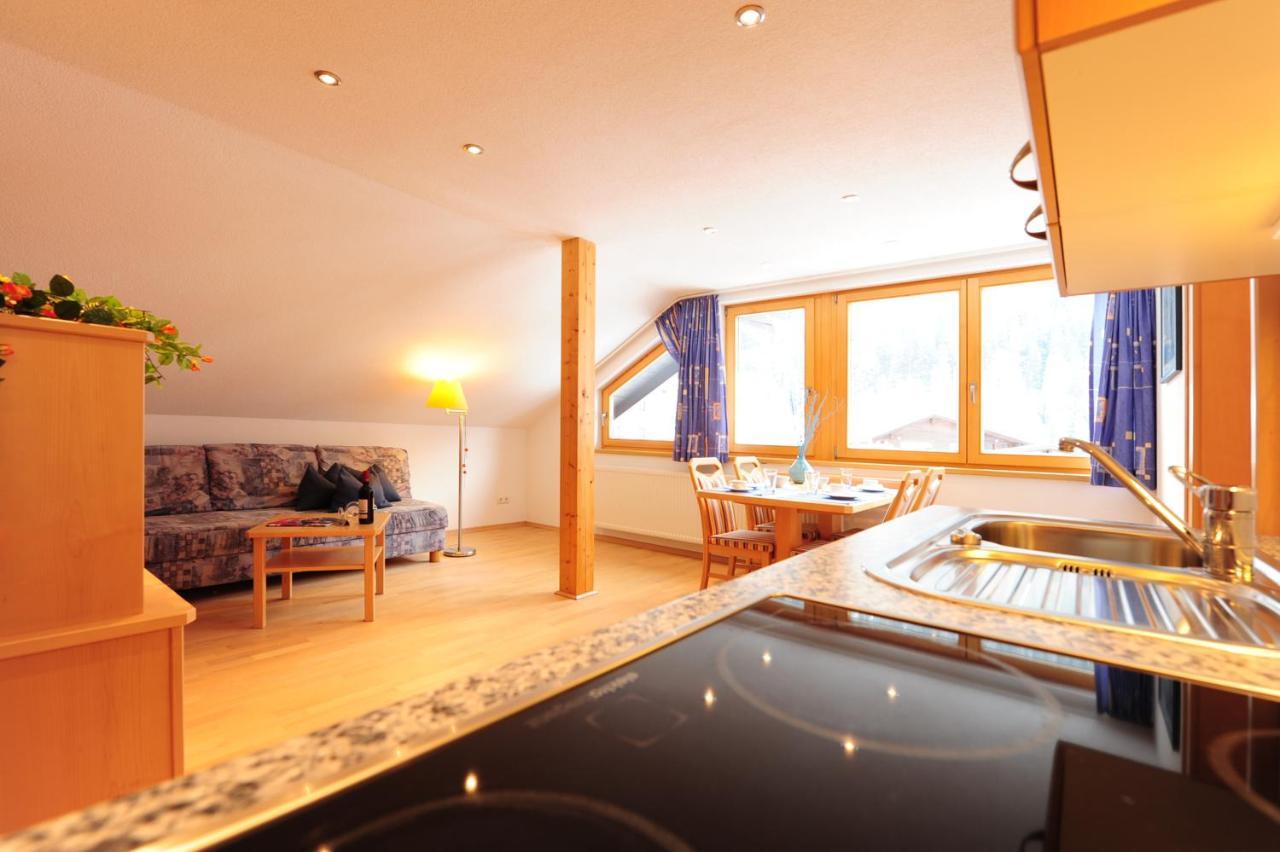 Haus Enzian Panzió Sankt Anton am Arlberg Szoba fotó