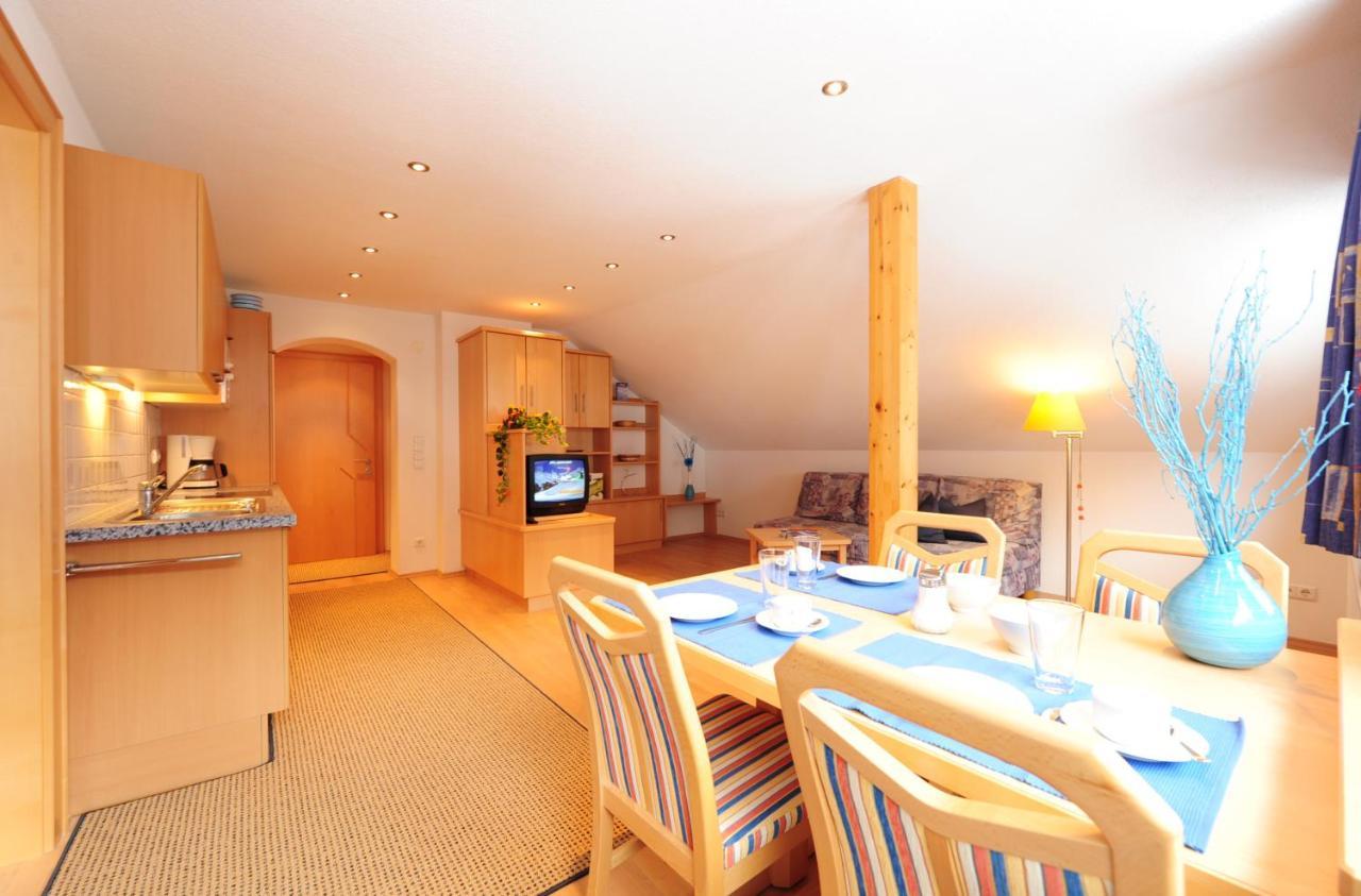 Haus Enzian Panzió Sankt Anton am Arlberg Szoba fotó